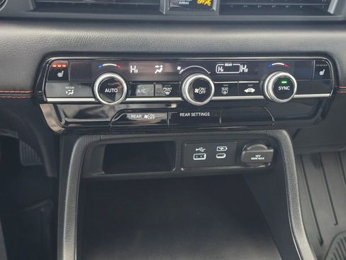 Certified 2025 Honda Pilot Sport image 35