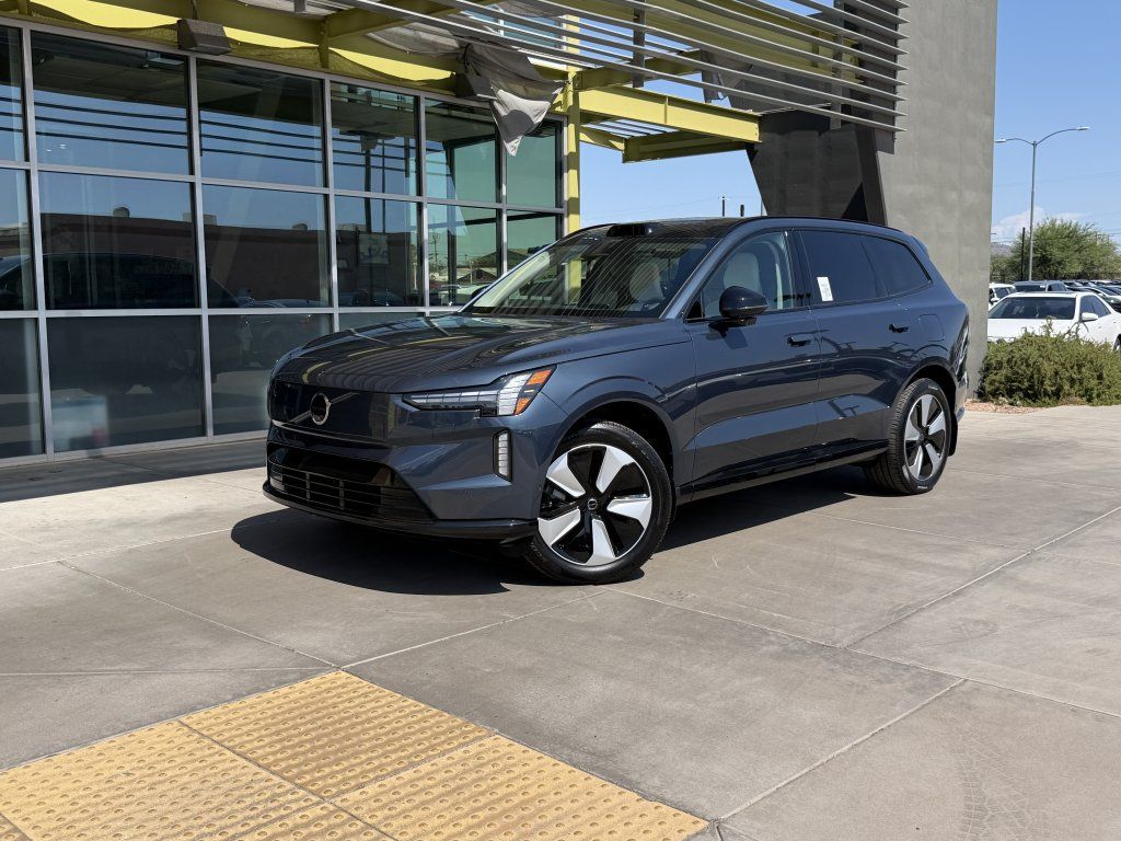 Used 2025 Volvo EX90 Plus AWD/4WD image 1