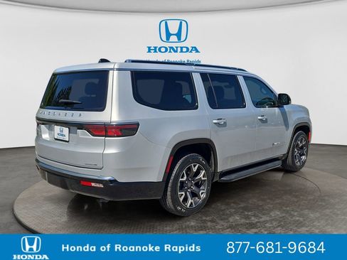 Used 2024 Jeep Wagoneer Series III AWD/4WD image 5