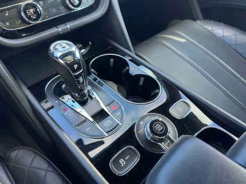 Used 2019 Bentley Bentayga image 21