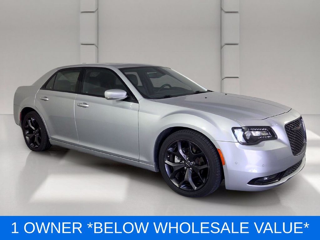 Used 2023 Chrysler 300 S RWD image 2