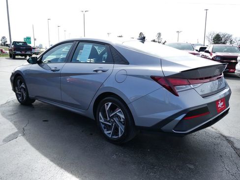 Used 2025 Hyundai Elantra Sport image 7