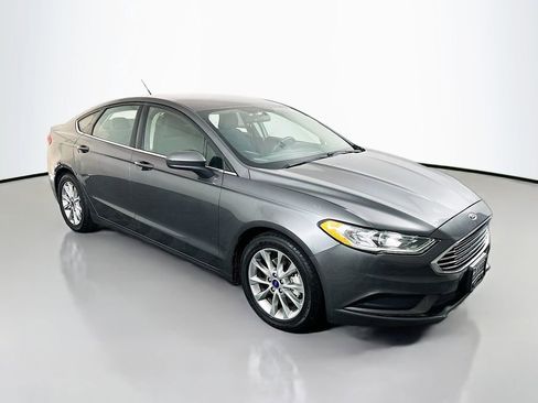 Used 2017 Ford Fusion SE image 1