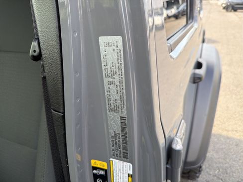 Used 2023 Jeep Wrangler Unlimited w/ Sun & Screen Package AWD/4WD image 28