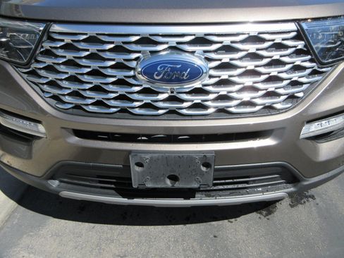 Used 2021 Ford Explorer Platinum w/ Equipment Group 601A AWD/4WD image 16