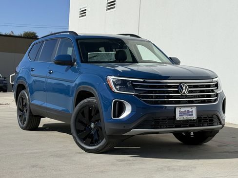 New 2026 Volkswagen Atlas SE image 2