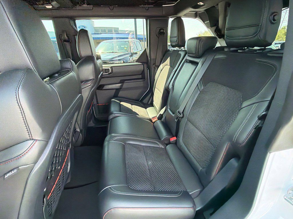 Used 2025 Ford Bronco Raptor AWD/4WD image 17