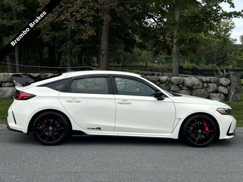 Used 2024 Honda Civic Type R image 2
