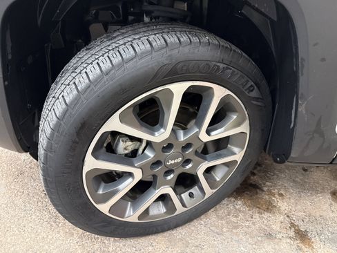 Used 2022 Jeep Renegade Limited w/ Sun, Sound & Wheels Group image 4