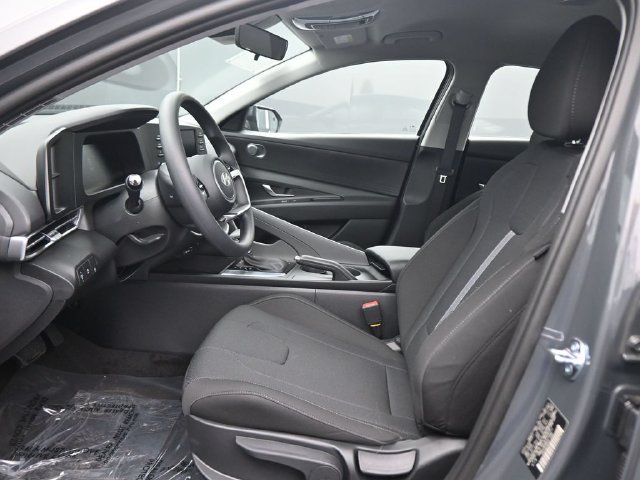 Used 2026 Hyundai Elantra SE FWD image 12