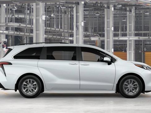 New 2026 Toyota Sienna XLE FWD image 14