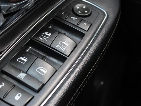Used 2016 RAM 3500 Laramie AWD/4WD image 26
