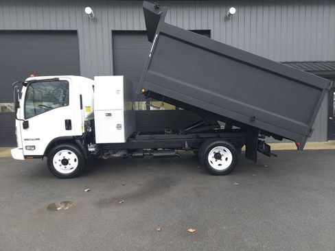 Used 2018 Isuzu NPR image 1