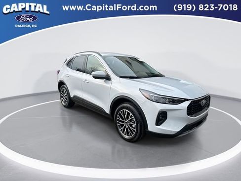 Certified 2025 Ford Escape SE w/ PHEV Premium Package image 2