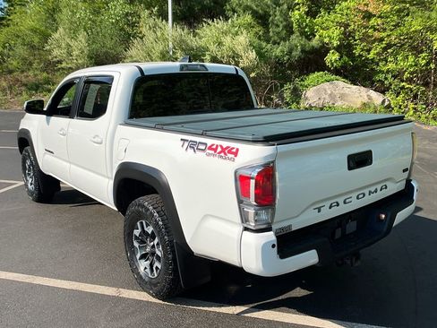 Used 2021 Toyota Tacoma TRD Off-Road w/ TRD Premium Off Road Package AWD/4WD image 3