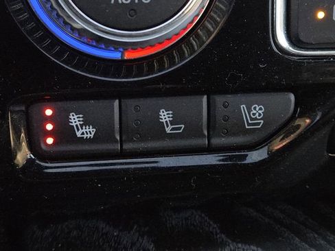 Used 2022 GMC Yukon XL Denali w/ Denali Ultimate Package image 7