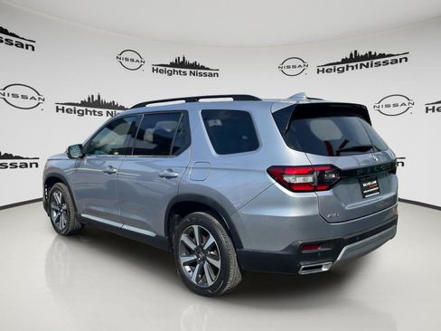 Used 2023 Honda Pilot Touring image 3
