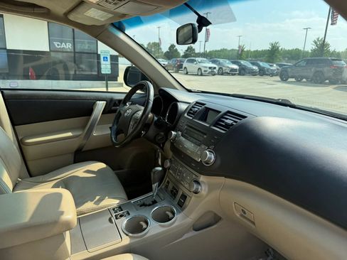 Used 2010 Toyota Highlander SE AWD/4WD image 25
