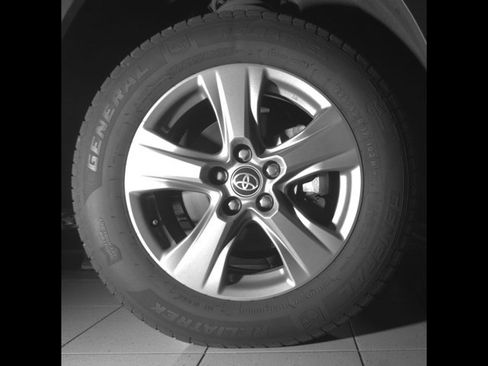 Used 2022 Toyota RAV4 XLE image 9