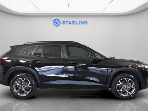 Used 2025 Chevrolet Trax LT w/ Driver Confidence Package FWD image 11