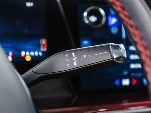 Used 2025 Chevrolet Traverse RS image 23