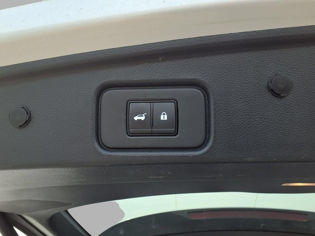 Used 2025 Nissan Pathfinder SL FWD image 30