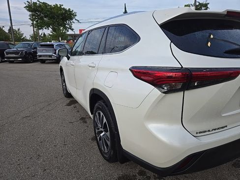 Used 2021 Toyota Highlander XLE AWD/4WD image 5