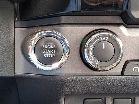 Used 2018 Toyota Tacoma TRD Sport AWD/4WD image 25