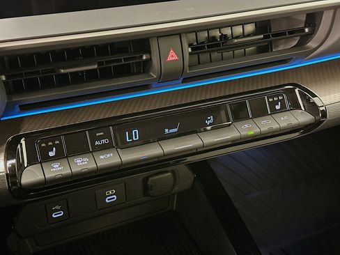 Used 2023 Toyota Prius XLE AWD/4WD image 24