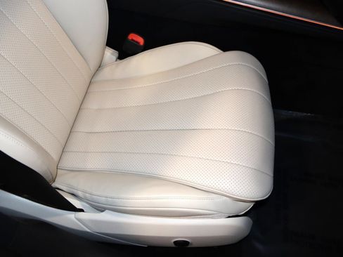 Used 2025 Mercedes-Benz E 350 4MATIC Sedan image 66