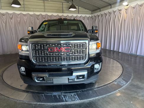 Used 2018 GMC Sierra 2500 Denali w/ Duramax Plus Package AWD/4WD image 2