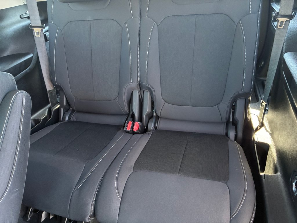 Used 2021 Jeep Grand Cherokee L Laredo w/ Luxury Tech Group I AWD/4WD image 5