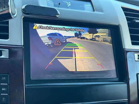 Used 2014 Cadillac Escalade Luxury image 21