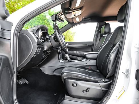 Used 2019 Jeep Grand Cherokee Altitude image 43