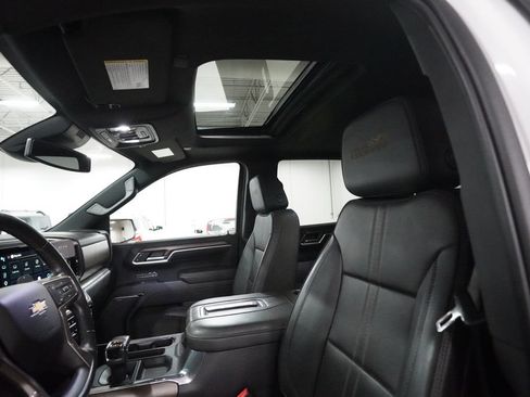 Used 2022 Chevrolet Silverado 1500 High Country w/ High Country Premium Package AWD/4WD image 31