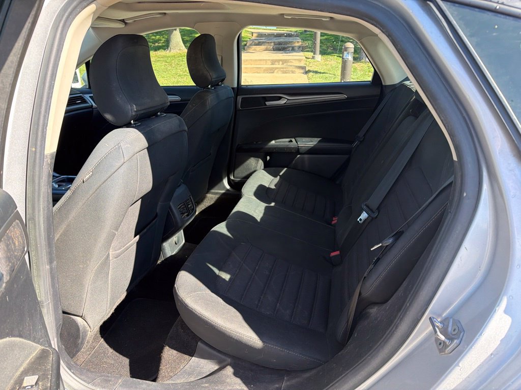 Used 2018 Ford Fusion SE FWD image 13