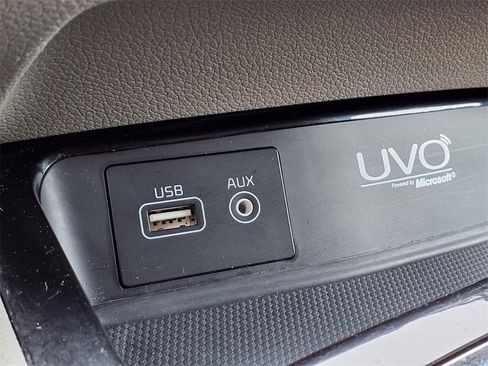 Used 2016 Kia Sedona EX image 22