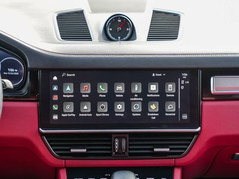 Used 2023 Porsche Cayenne Platinum Edition image 13