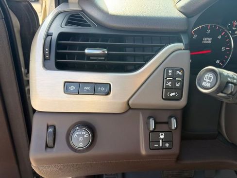 Used 2015 GMC Yukon XL Denali w/ Touring Package RWD image 5