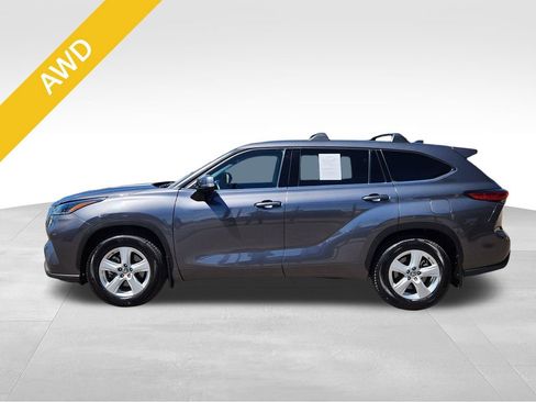 Used 2021 Toyota Highlander LE AWD/4WD image 2