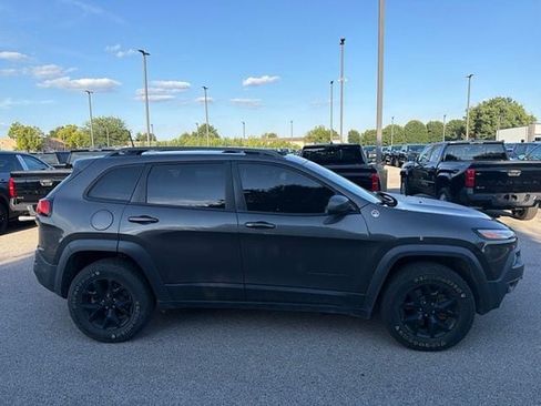 Used 2018 Jeep Cherokee Trailhawk w/ Quick Order Package 27L AWD/4WD image 12