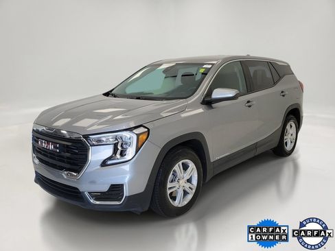 Used 2024 GMC Terrain SLE FWD image 1