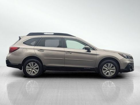 Used 2018 Subaru Outback 2.5i Premium image 3