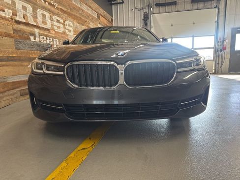 Used 2022 BMW 530i xDrive w/ Convenience Package image 5