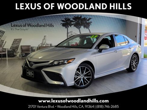 Used 2023 Toyota Camry SE image 1