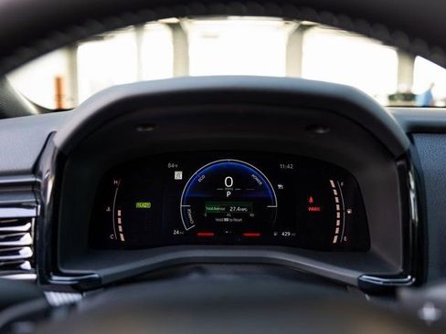 Used 2025 Toyota Camry SE image 15