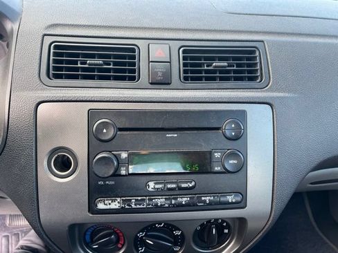 Used 2006 Ford Focus ZX4 Sedan FWD image 21