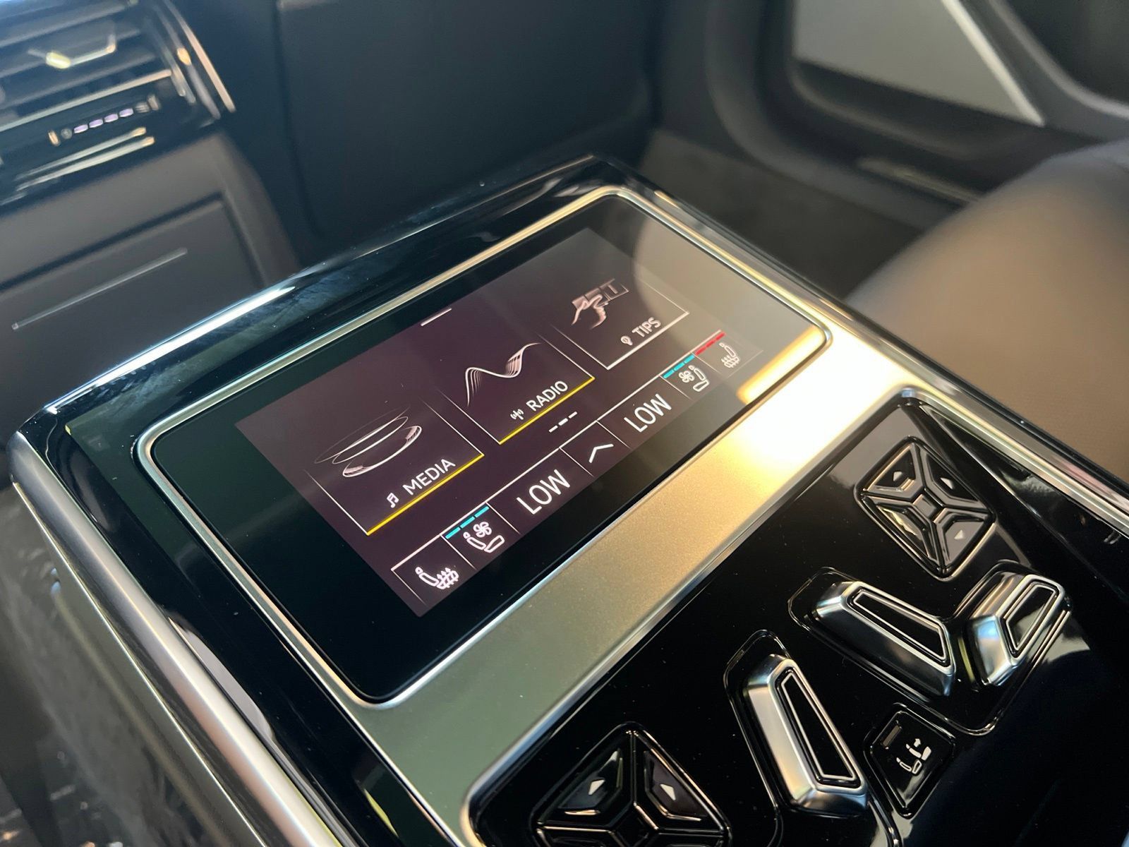New 2026 Audi A8 L 3.0T AWD/4WD image 37