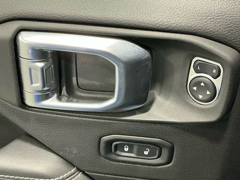 Used 2022 Jeep Wrangler Unlimited Sahara image 51