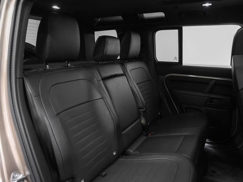 Used 2025 Land Rover Defender 110 image 26